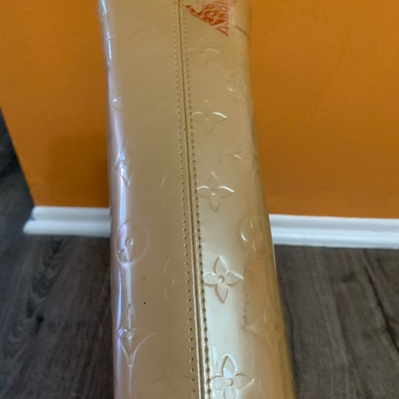 Roxbury - Picture 12 of 16